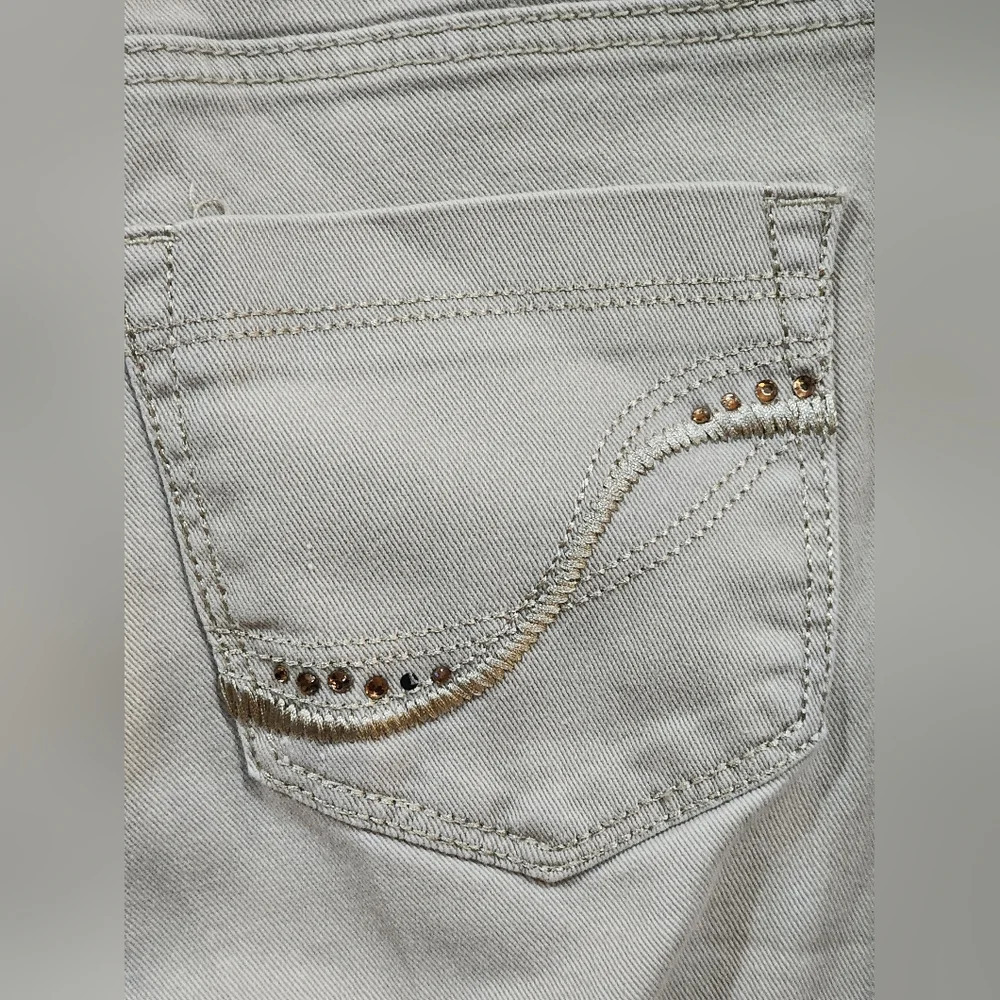 Roz & Ali tan pants with mid-rise fit and decor on back pockets Size 20 Average - Picture 5 of 7